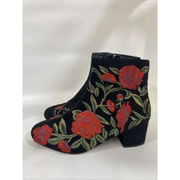 Comfortview Women's Sidney Bootie Embroidered Red Roses Black Velour Sz 7.5 Wide - Picture 1 of 14